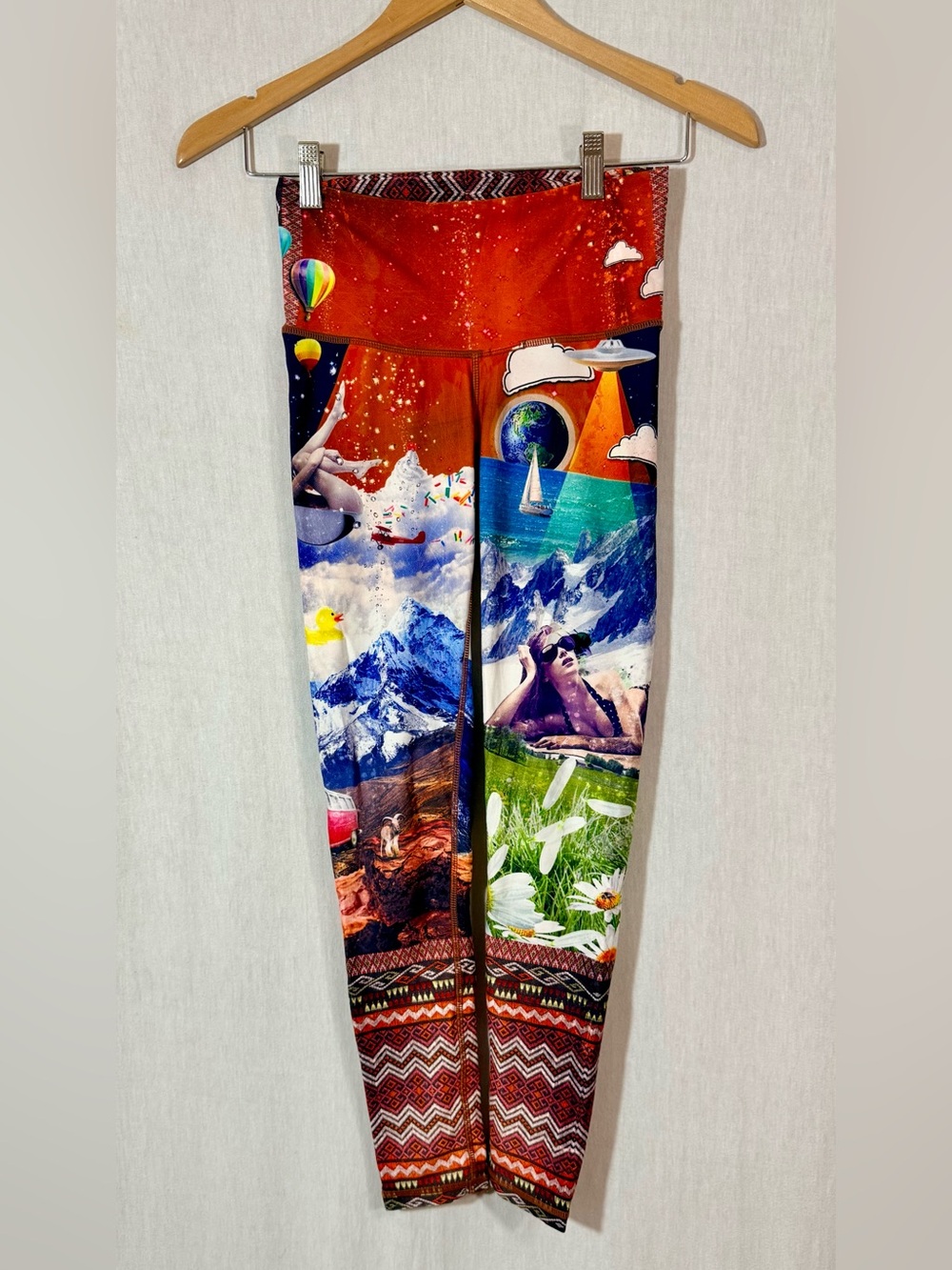 ✨RARE✨ Niyama Sol S Munchies Leggings - Multicolor
